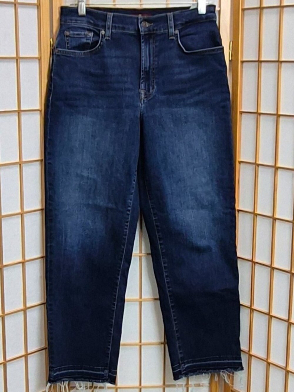 7 For All Mankind straight leg jeans with frayed ankles EUC size 28